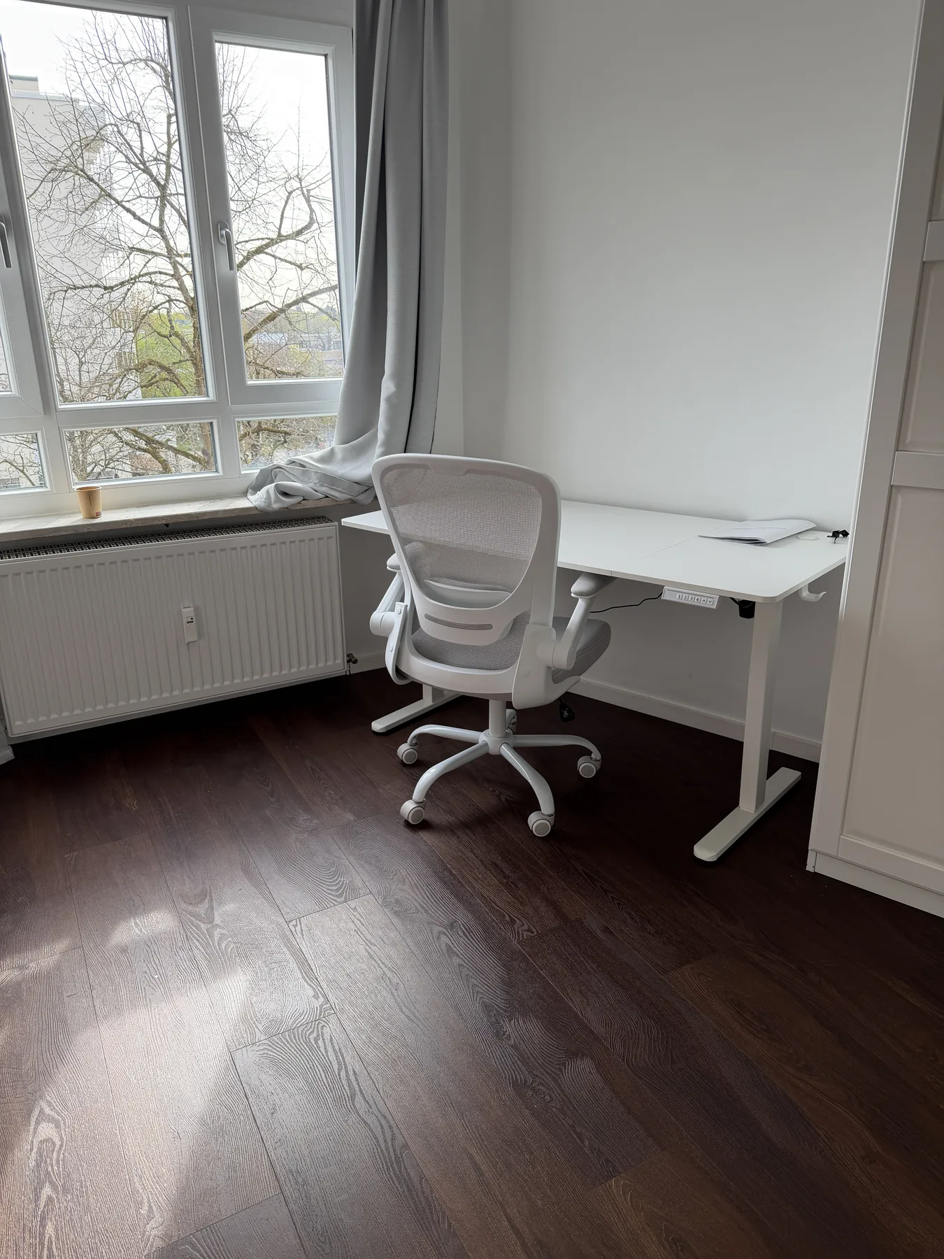 Arbeitsplatz nach der Möbelmontage