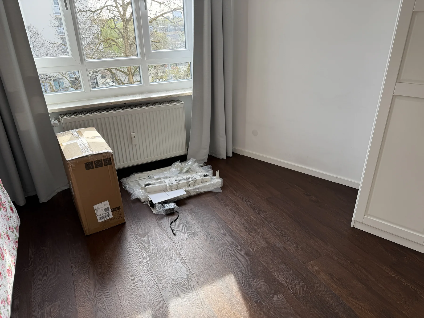 Wohnzimmer vor der Möbelmontage