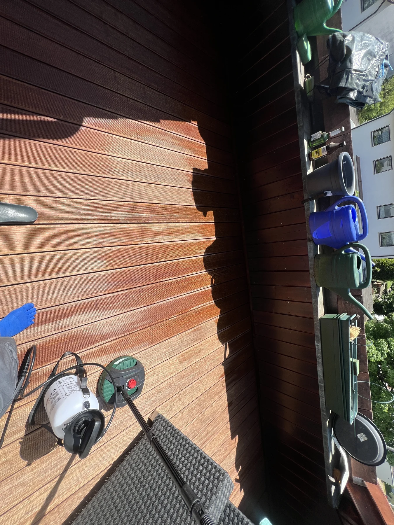 Holzpflege auf der Terrasse