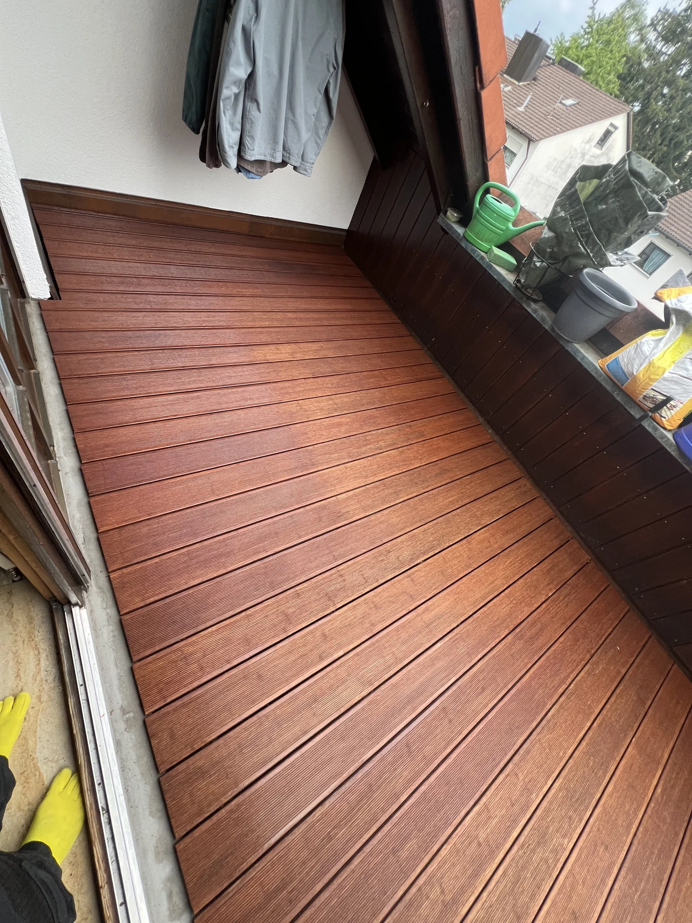 Gepflegte Terrasse nach der Arbeit