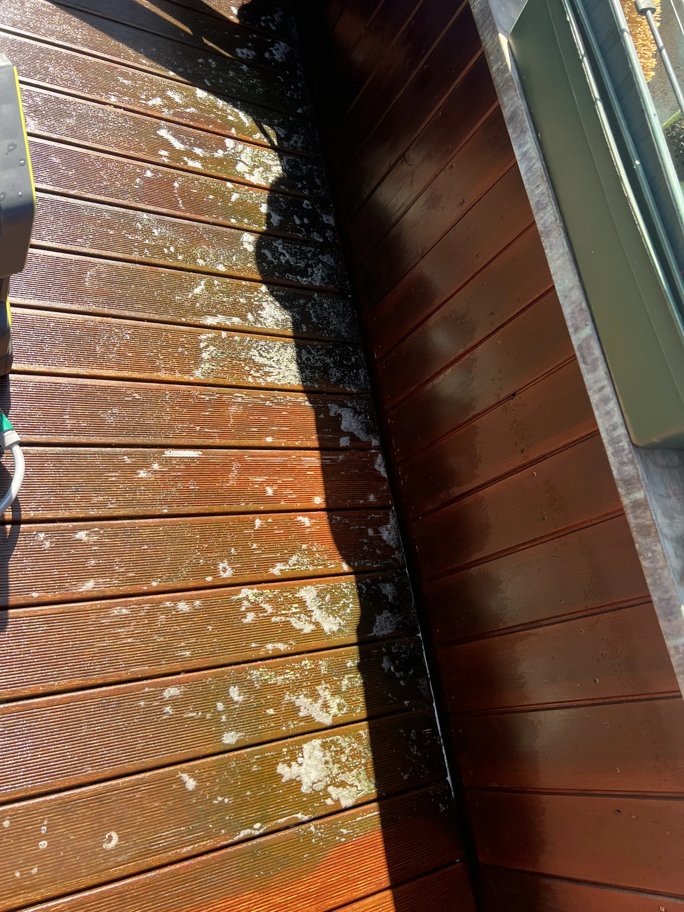 Terrassenreinigung mit Reinigungsgerät