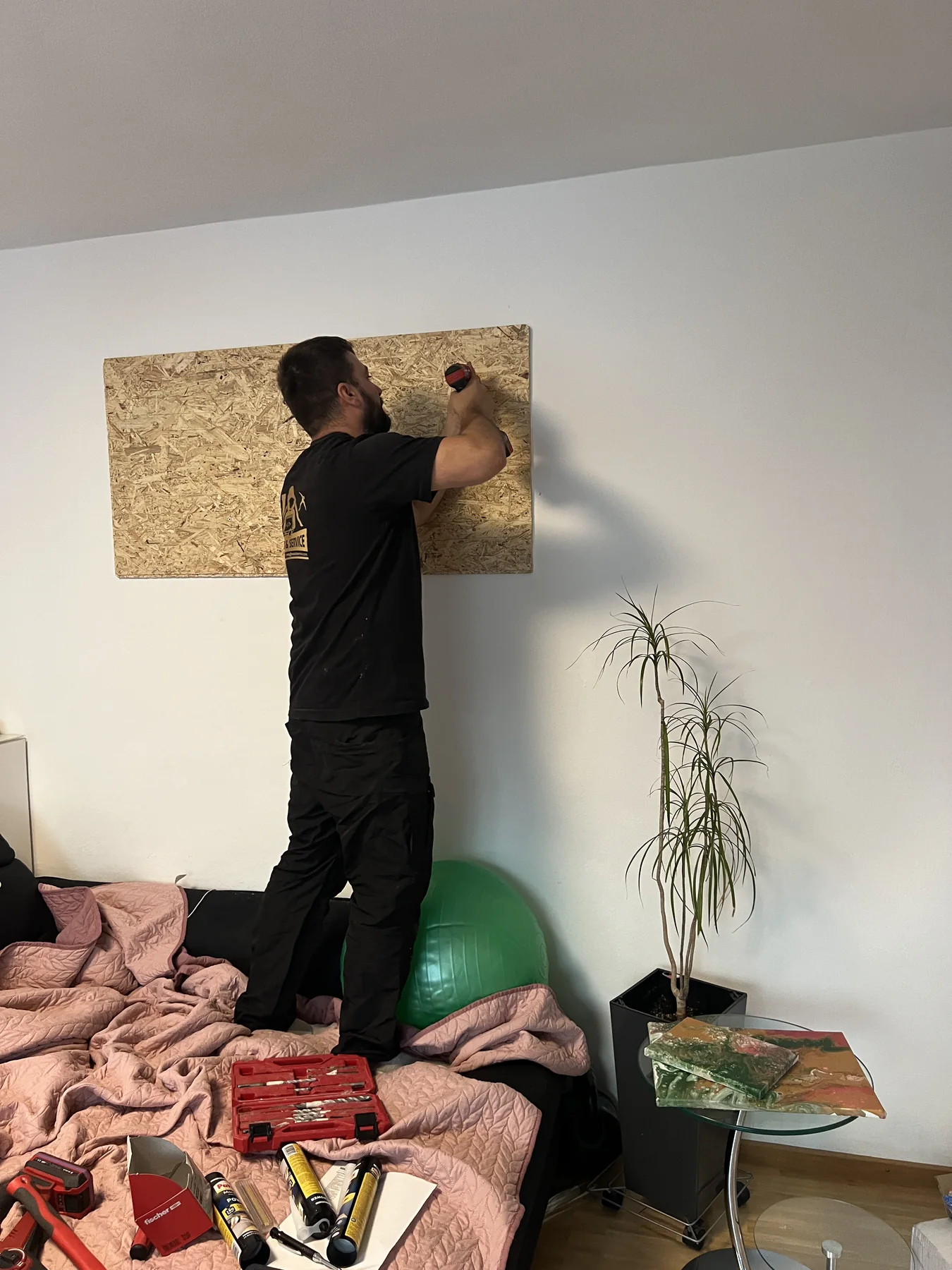 Wanddesign Holzoptik Prozess